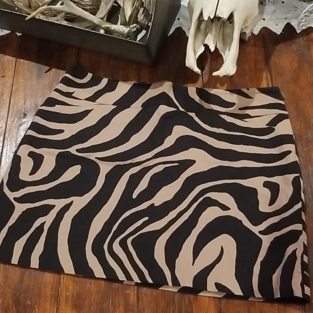 Euc loft mini skirt